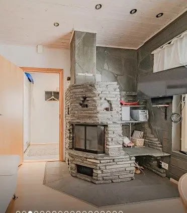 Open fireplace in cabin – flames go directly to chimney